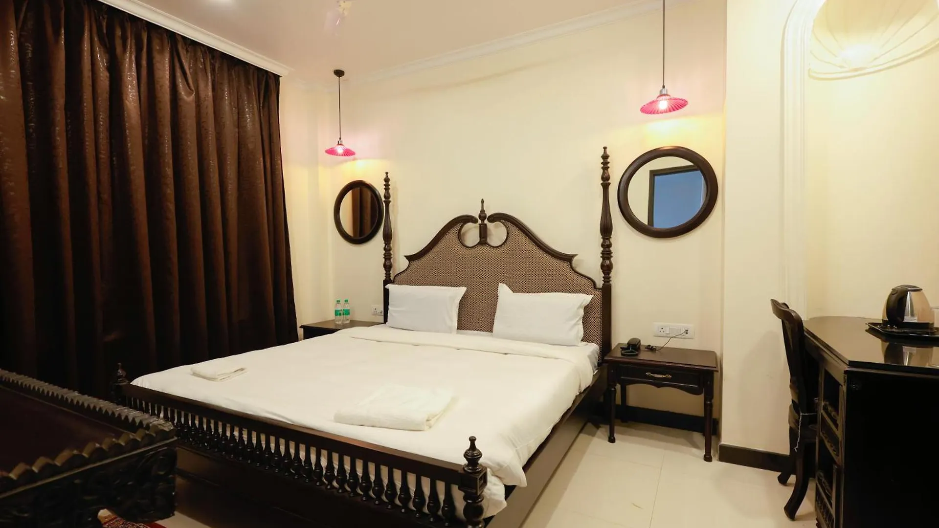 Shiv Ashray Otel Varanasi 4*,